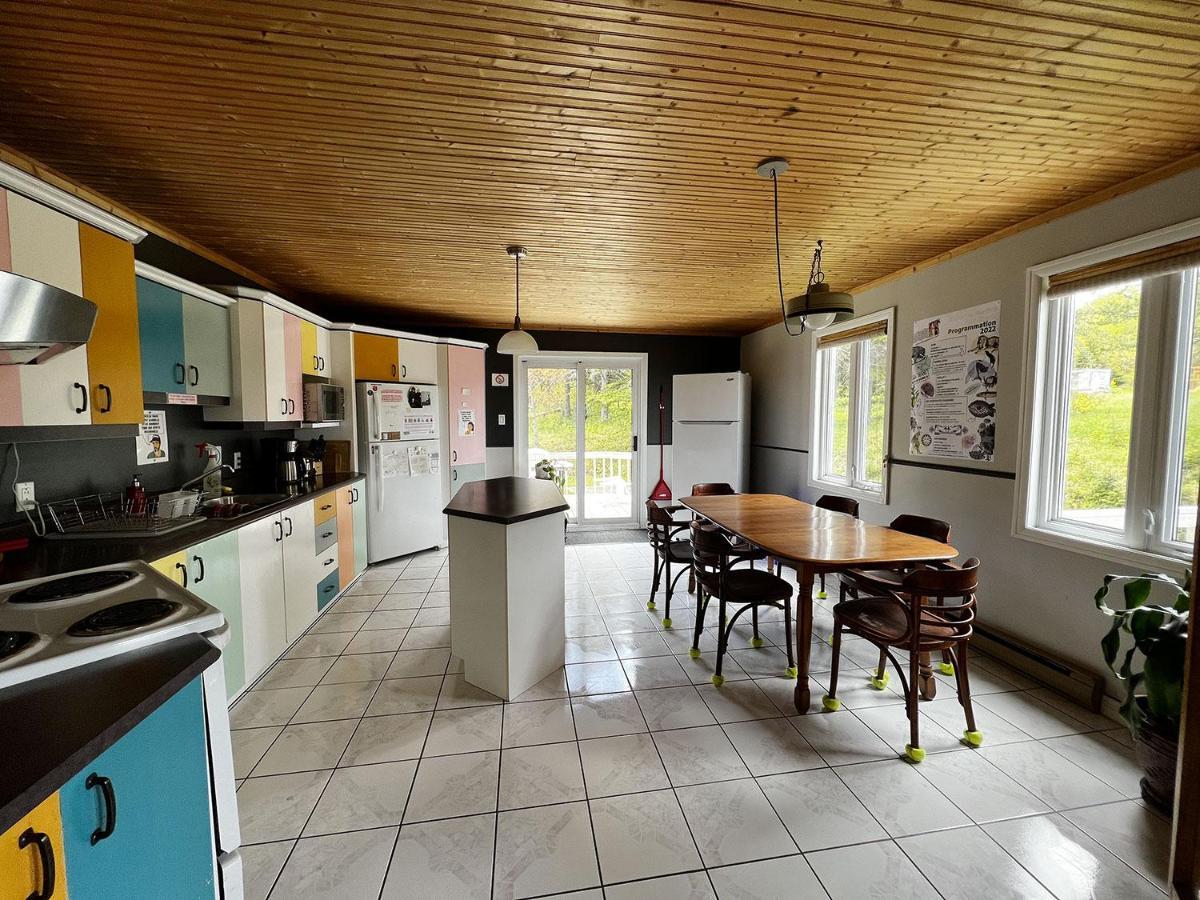Chill Shack - Auberge Jeunesse Sainte Anne des Monts Exterior photo